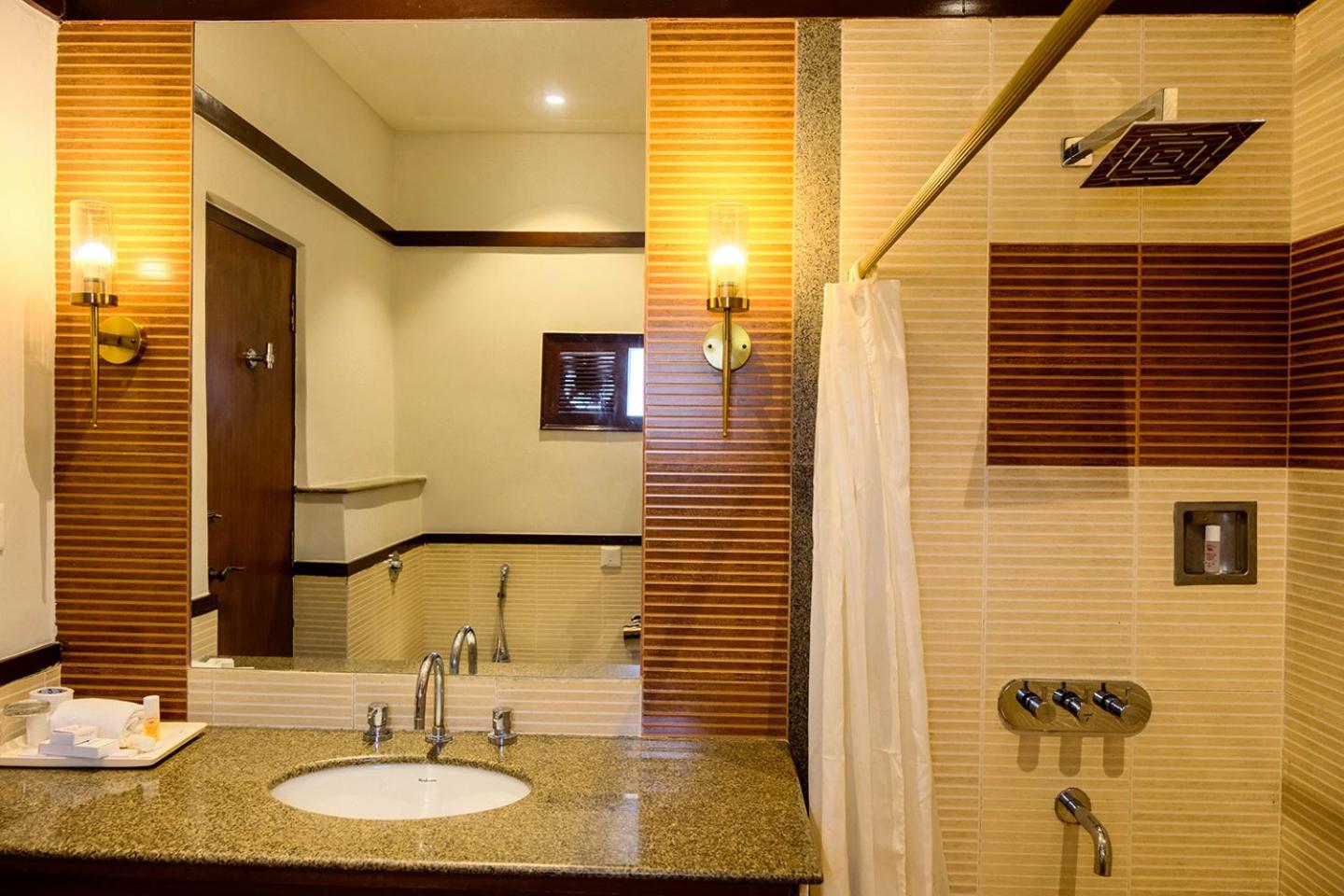 ชนกยา บีเอ็นอาร์ โฮเทล Hotel ปูรี ภายนอก รูปภาพ